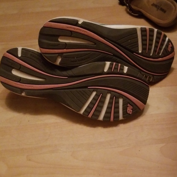 New Balance silver and pink sneakers - Picture 6 of 6